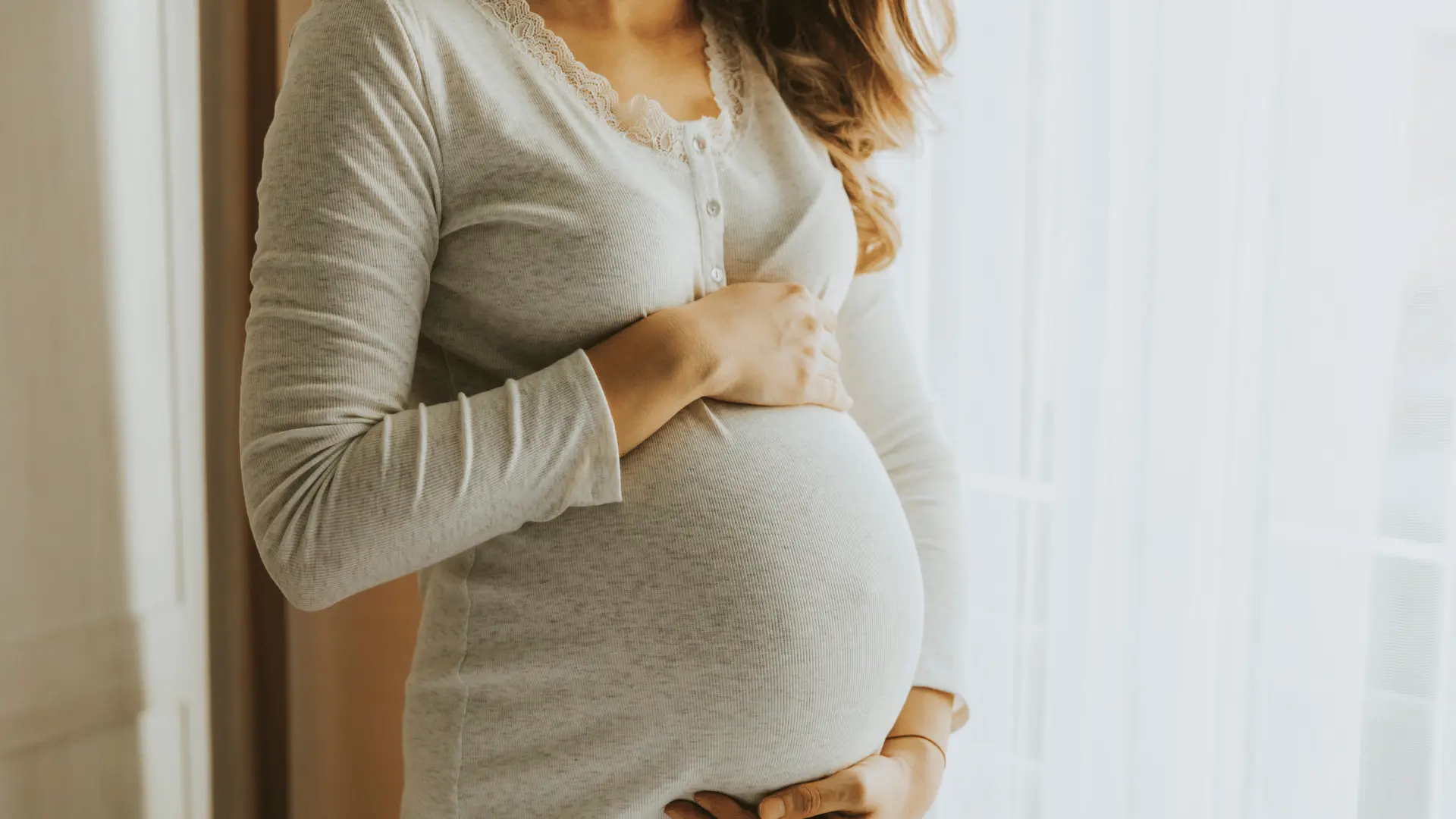 Expectant mother in antenatal education and breastfeeding preparation session